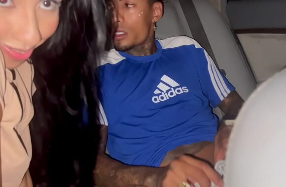 Corno Dá Carona ao Novinho Dotado da Favela e Ele Arromba a Esposa Novinha no Carro! Casal Liberal com Amante BBC Latina Culona